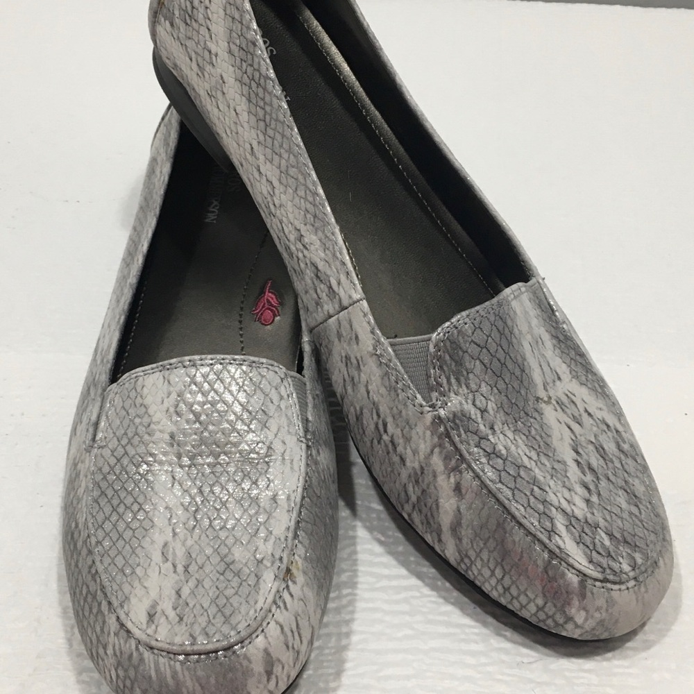 Ross Hommerson Silver Faux Snakeskin Woman’s 9.5